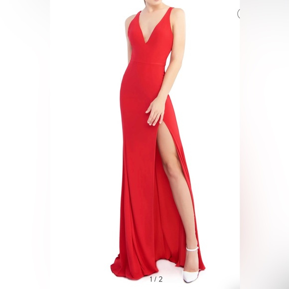 Mac Duggal Dresses & Skirts - Mac Duggal PLUNGE NECK HIGH SLIT GOWN